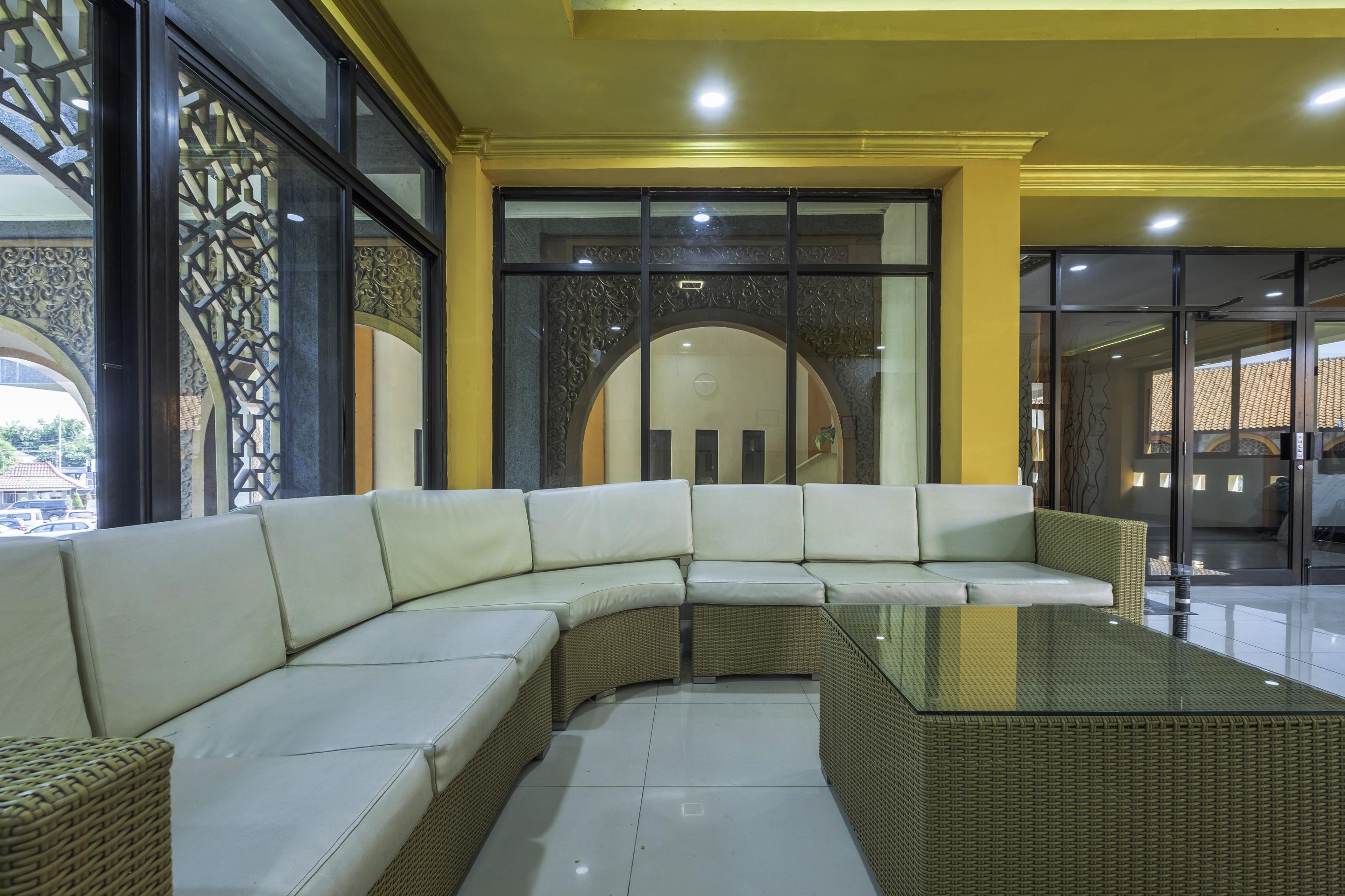 Oyo 2132 Pondok Avicenna تْشيريبون المظهر الخارجي الصورة